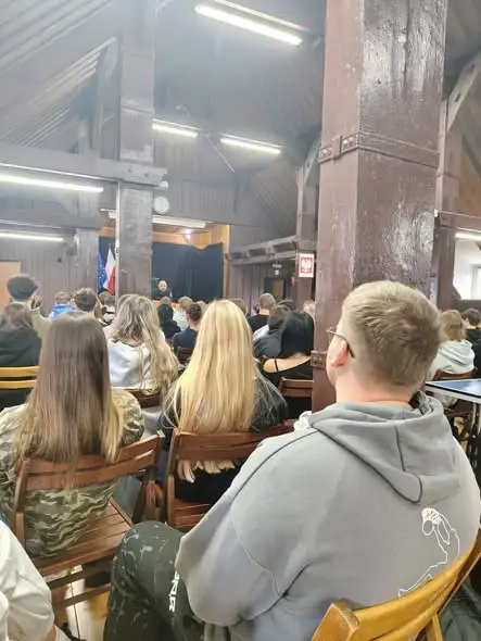 Sztum: policjant uczył uczniów, jak reagować w kryzysie