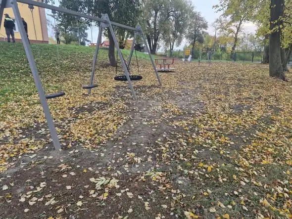 Nowy plac zabaw przy szkole w Szropach – efekt projektu unijnego